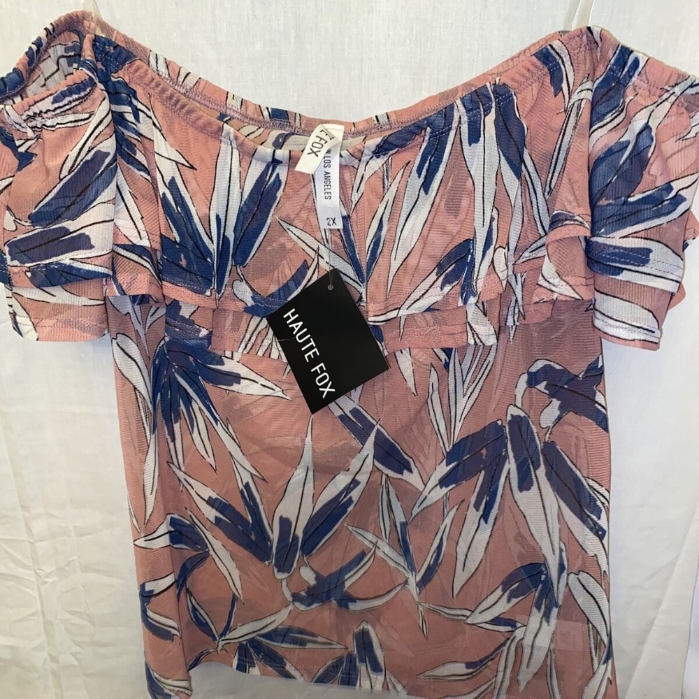 💕 4/$25 Haute Fox Off The Shoulder Tropical Print Top